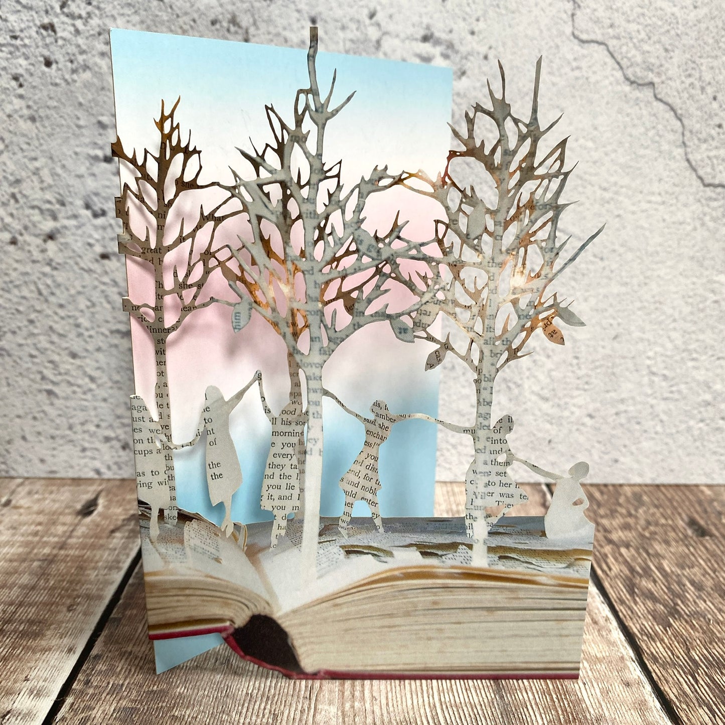 The Twelve Dancing Princesses - Scissors Paper Tree Lasercut Card, Su Blackwell GC2381