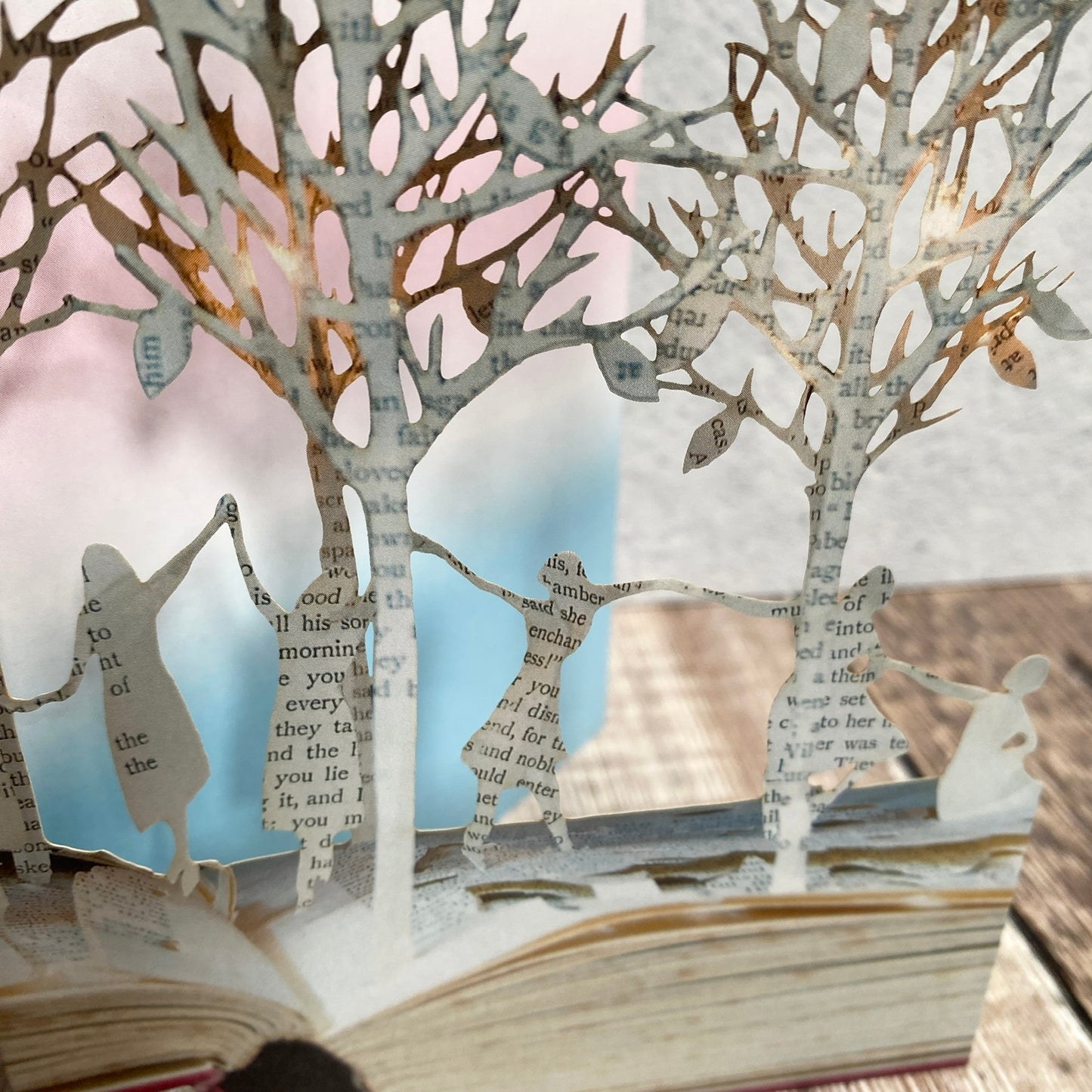 The Twelve Dancing Princesses - Scissors Paper Tree Lasercut Card, Su Blackwell GC2381