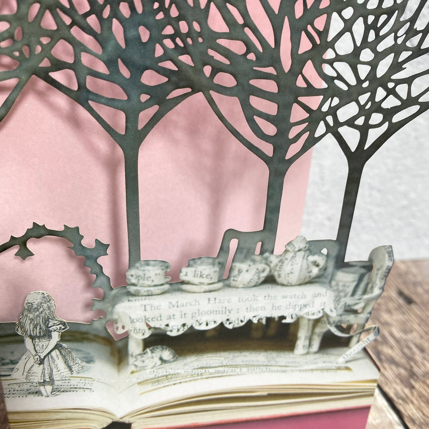 Alice: A Mad Tea Party - Scissors Paper Tree Lasercut Card, Su Blackwell GC2094